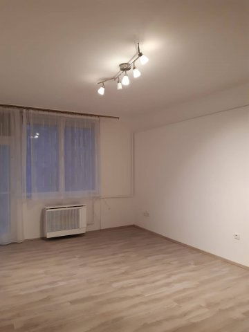Eladó téglalakás, Pápán 32 M Ft, 2 szobás