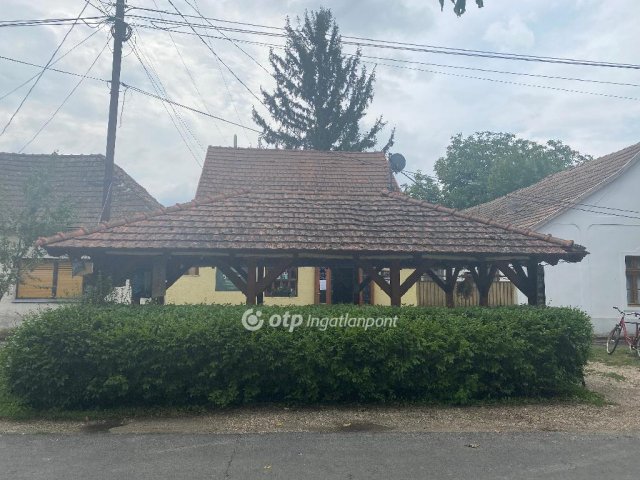 Eladó családi ház, Kisorosziban 74.9 M Ft, 3 szobás