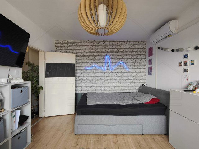 Eladó panellakás, Pécsett, Szabadság utcában 54.9 M Ft