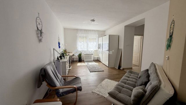 Eladó téglalakás, Szegeden, Kinizsi Pál utcában 75 M Ft