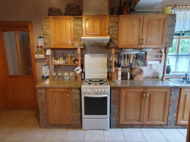 Eladó családi ház, Cserkúton 109 M Ft, 7 szobás