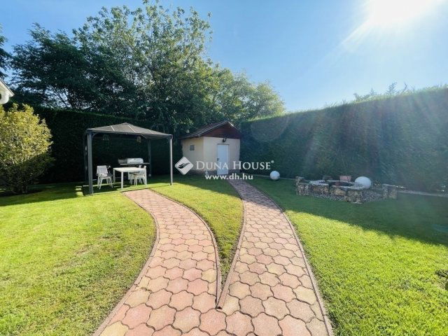 Eladó családi ház, Pócsmegyeren 139 M Ft, 3 szobás