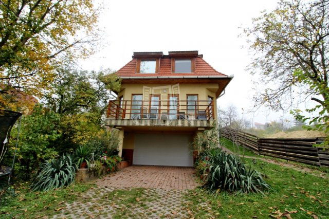 Eladó családi ház, Budaörsön 295 M Ft, 5+1 szobás