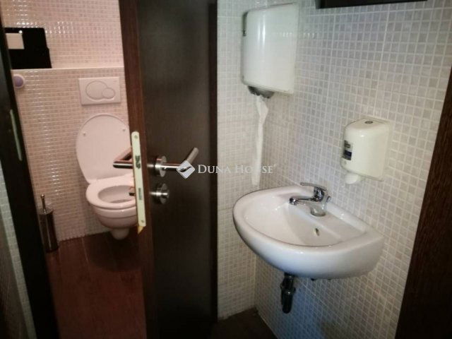 Eladó üzlethelyiség, Budapesten, XIII. kerületben 65 M Ft