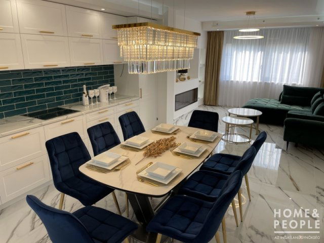 Eladó családi ház, Szegeden 265 M Ft, 7 szobás