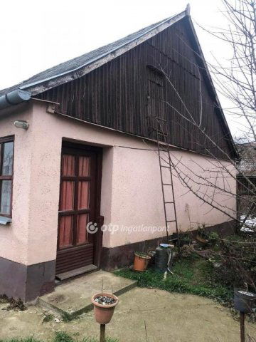 Eladó családi ház, Esztáron 9.9 M Ft, 2+1 szobás