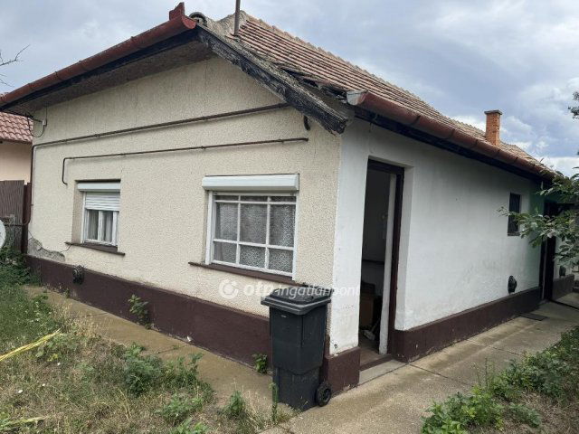 Eladó családi ház, Tiszafüreden 18 M Ft, 2 szobás