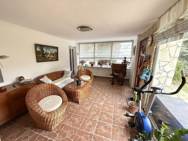 Eladó családi ház, Szentendrén 142.9 M Ft, 5 szobás
