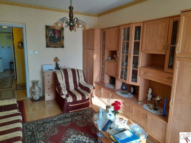 Eladó panellakás, Pécsett 43.9 M Ft, 3 szobás