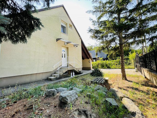 Eladó családi ház, Szigetmonostorban 64.99 M Ft, 1+3 szobás
