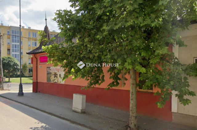 Eladó családi ház, Esztergomban 69.5 M Ft, 3 szobás