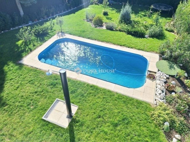 Eladó családi ház, Szadán 265 M Ft, 6 szobás