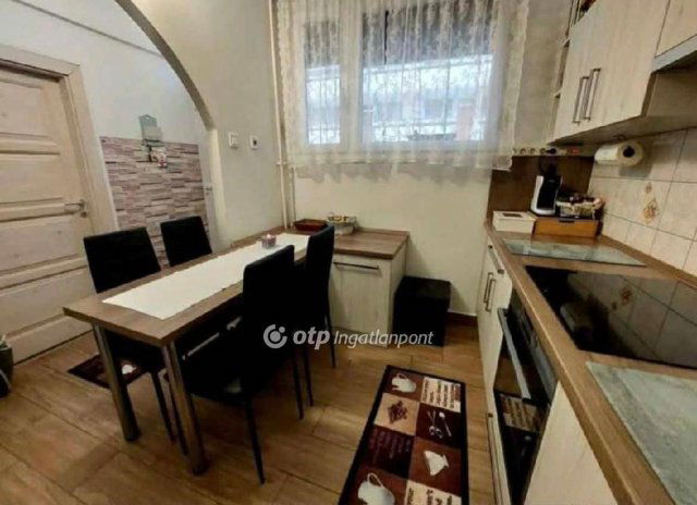 Eladó téglalakás, Mohácson 42 M Ft, 2+1 szobás