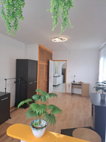 Eladó panellakás, Debrecenben, Borbíró téren 61.5 M Ft