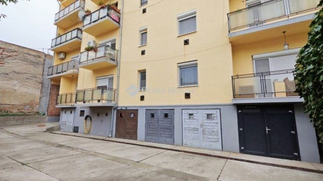 Eladó téglalakás, Kecskeméten 65.9 M Ft, 4 szobás