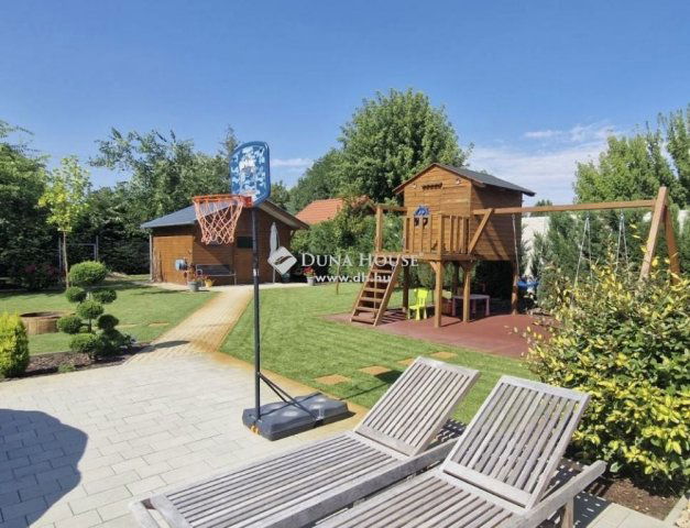 Eladó családi ház, Kecskeméten 150 M Ft, 4 szobás