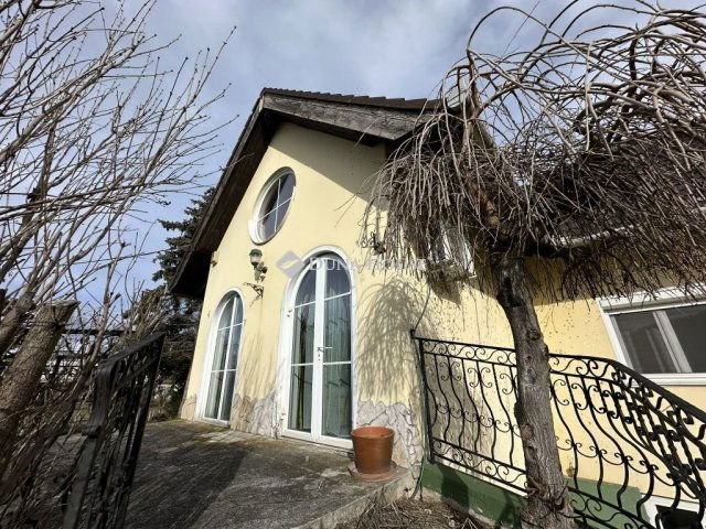 Eladó családi ház, Sülysápon 180 M Ft, 8 szobás