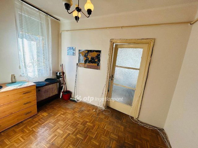 Eladó panellakás, Debrecenben 49.5 M Ft, 2+1 szobás