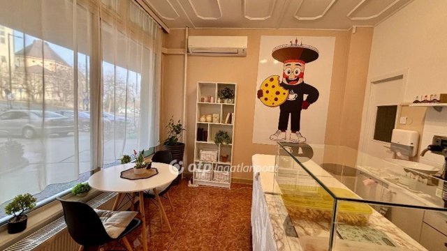 Eladó üzlethelyiség, Dunaújvárosban 47.5 M Ft