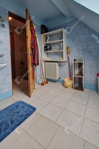 Eladó családi ház, Bábolnán 69.9 M Ft, 5 szobás