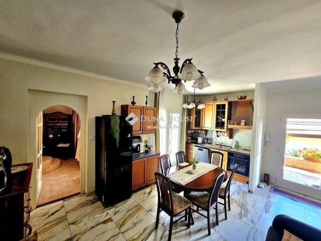 Eladó sorház, Budapesten, XVII. kerületben 194 M Ft, 11 szobás