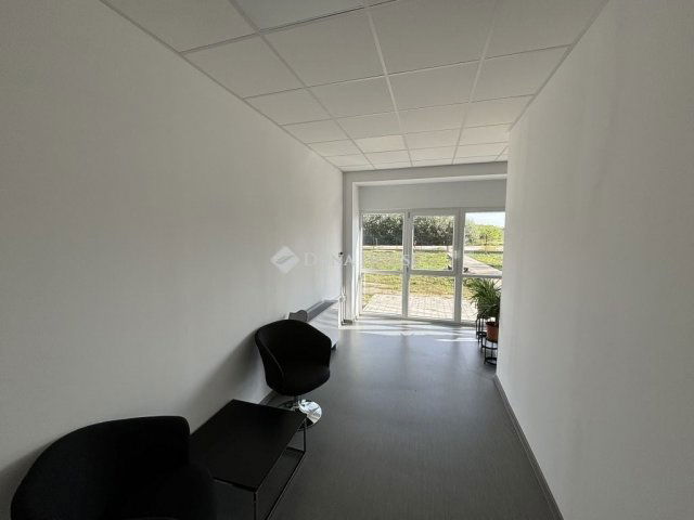 Eladó ipari ingatlan, Komáromban 411.7 M Ft / költözzbe.hu