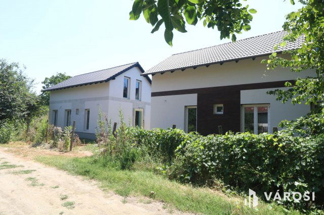 Eladó ikerház, Szegeden 112 M Ft, 4 szobás / költözzbe.hu