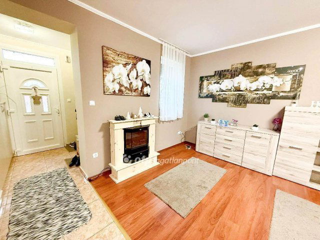 Eladó ikerház, Szigetszentmiklóson 84.9 M Ft, 2+2 szobás