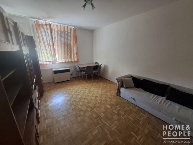 Eladó téglalakás, Szegeden 41.5 M Ft, 2 szobás