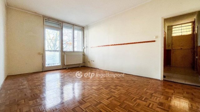 Eladó téglalakás, Győrött 44.9 M Ft, 1 szobás