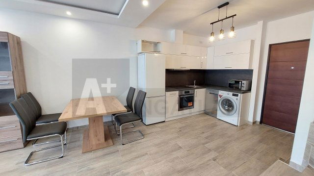 Eladó téglalakás, Szegeden 92 M Ft, 5 szobás