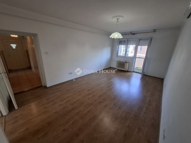 Eladó téglalakás, Kiskunfélegyházán 34.9 M Ft, 2 szobás