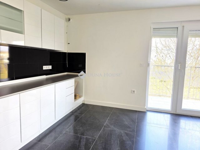 Kiadó téglalakás, albérlet, Pécsett 250 E Ft / hó, 3 szobás