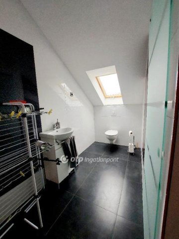 Eladó családi ház, Miskolcon 350 M Ft, 10 szobás