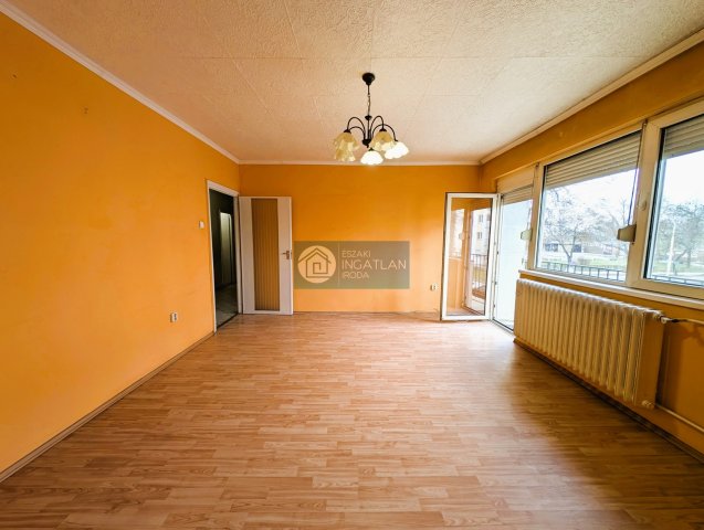 Eladó téglalakás, Kazincbarcikán, Zemplény utcában 26.9 M Ft