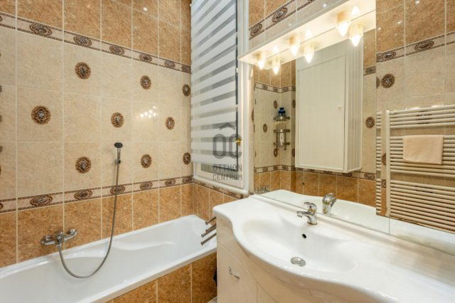 Eladó téglalakás, Budapesten, VI. kerületben 99.9 M Ft, 2 szobás