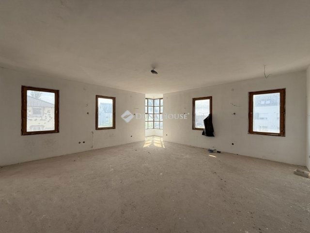 Eladó téglalakás, Szigetszentmiklóson 70 M Ft, 3 szobás