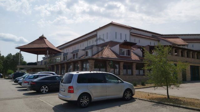 Eladó ipari ingatlan, Cserkeszőlőn 139 M Ft