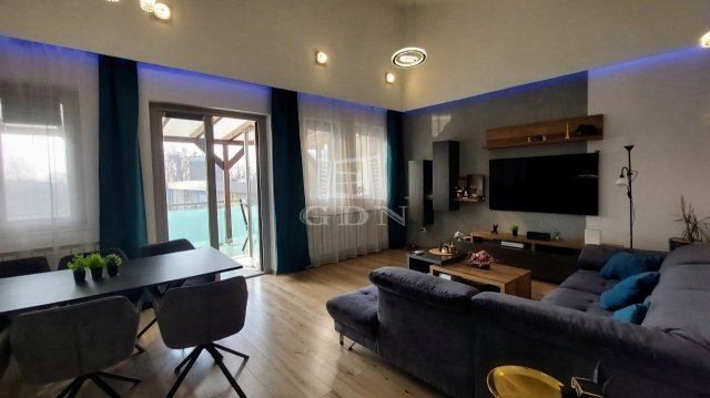 Eladó téglalakás, Keszthelyen 98 M Ft, 2 szobás