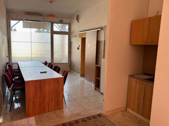 Eladó üzlethelyiség, Nyíregyházán, Petőfi téren 9.8 M Ft