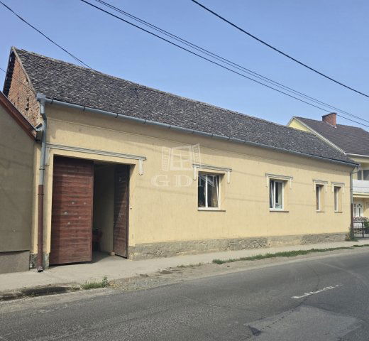 Eladó családi ház, Szászváron 25 M Ft, 5 szobás