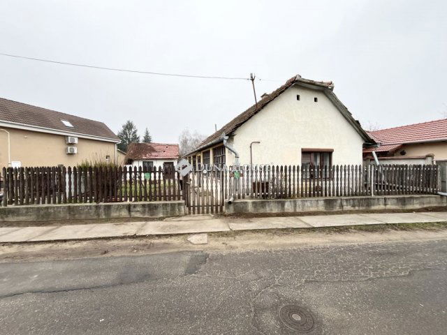 Eladó családi ház, Nyíregyházán 28 M Ft, 2 szobás
