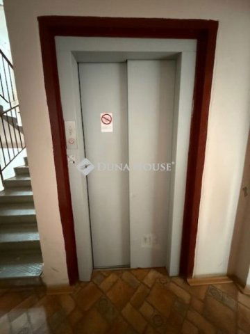 Eladó téglalakás, Pécsett 35.9 M Ft, 2 szobás