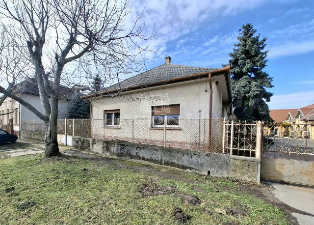 Eladó családi ház, Majosházán 168 M Ft, 5 szobás