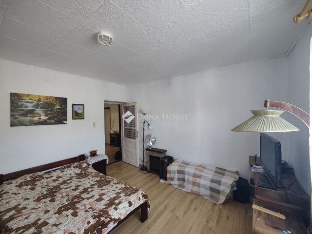 Eladó családi ház, Úrin 45.9 M Ft, 3 szobás