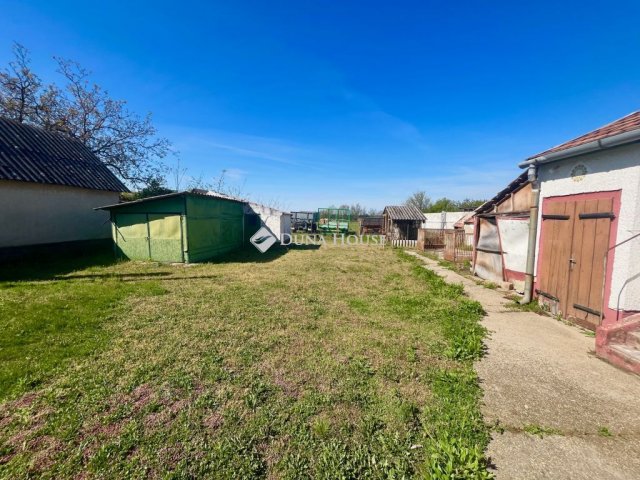 Eladó családi ház, Sárbogárdon 15.9 M Ft, 2 szobás