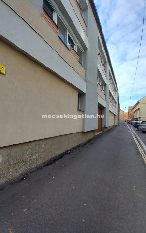 Kiadó téglalakás, albérlet, Pécsett 480 E Ft / hó, 3 szobás