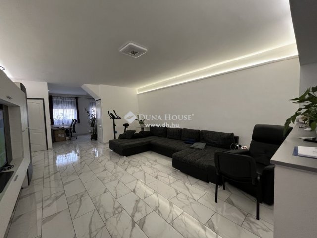 Eladó családi ház, Bonyhádon 255.589 M Ft, 9 szobás