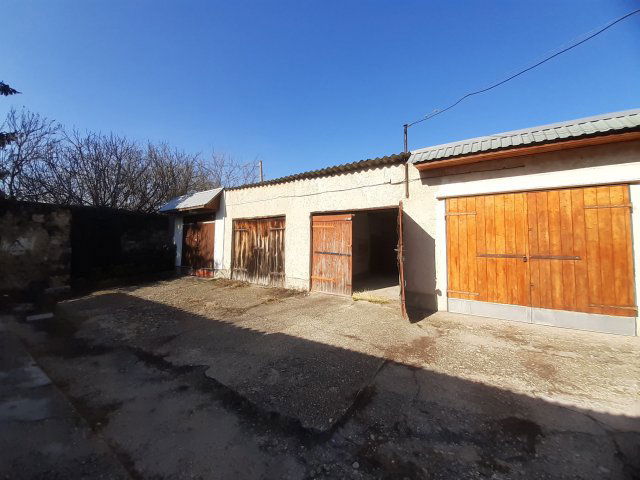Kiadó garázs, Tatán 30 E Ft / hó / költözzbe.hu