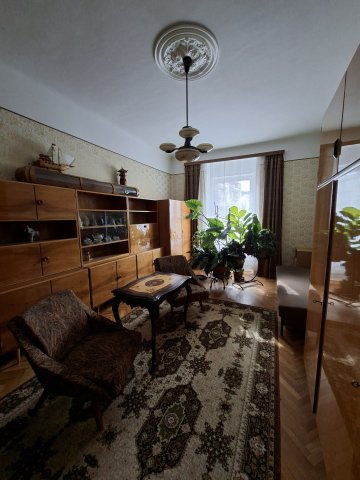 Eladó családi ház, Egerben 230 M Ft, 8 szobás